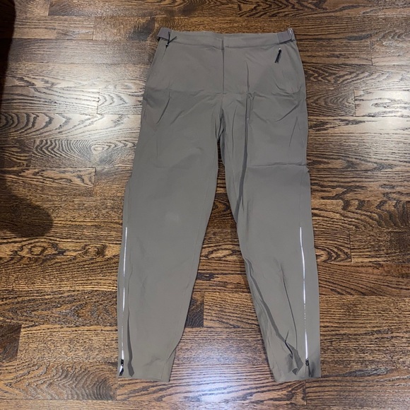 Lululemon lab pants worn 1 time - Picture 4 of 8